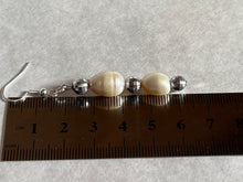 Load image into Gallery viewer, Freshwater Pearl earrings